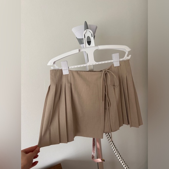 NWT House of CB Tatum Pleated Wrap Miniskirt - Picture 7 of 9